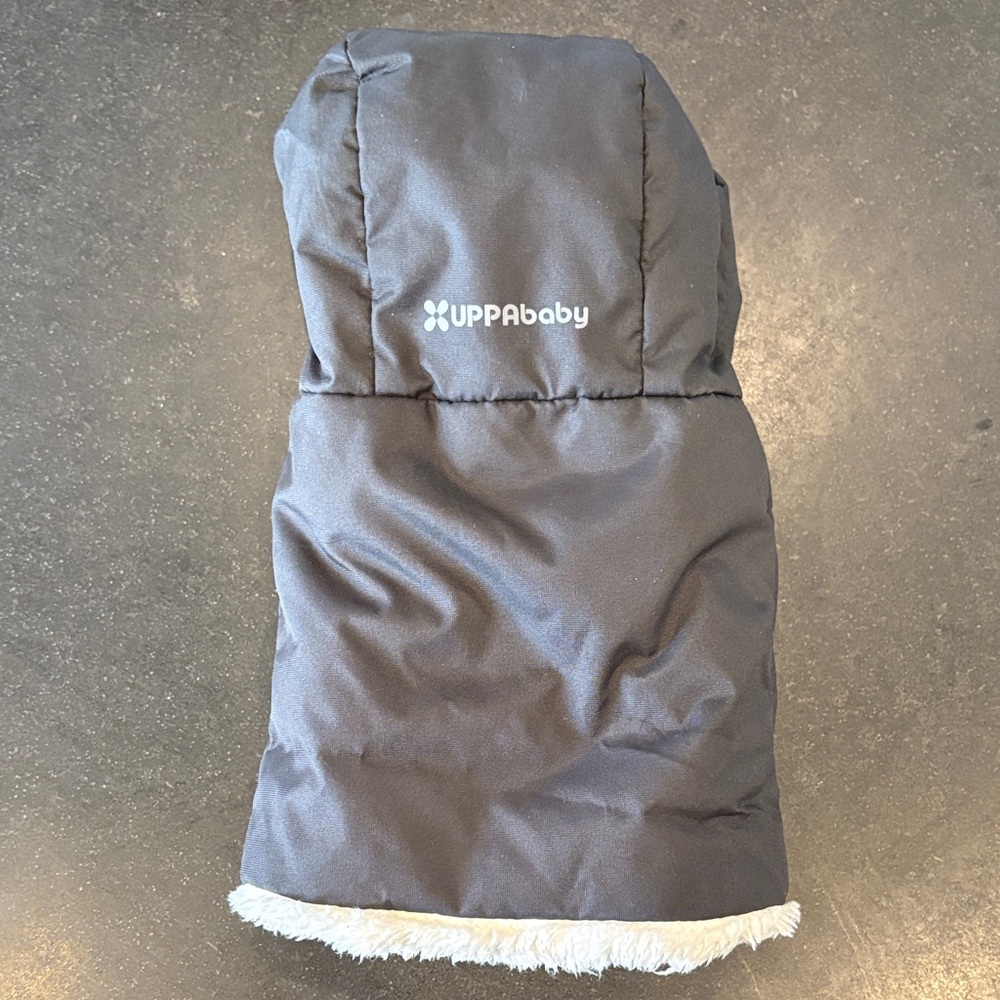 UPPAbaby Black Cozy Hand Muff- ONLY ONE HAND